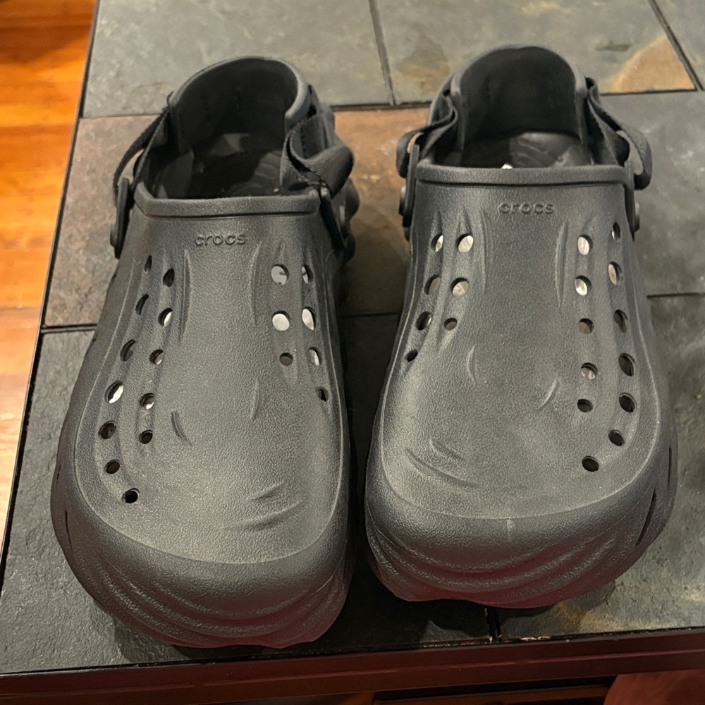 CROCS Men's Classic Black Clogs